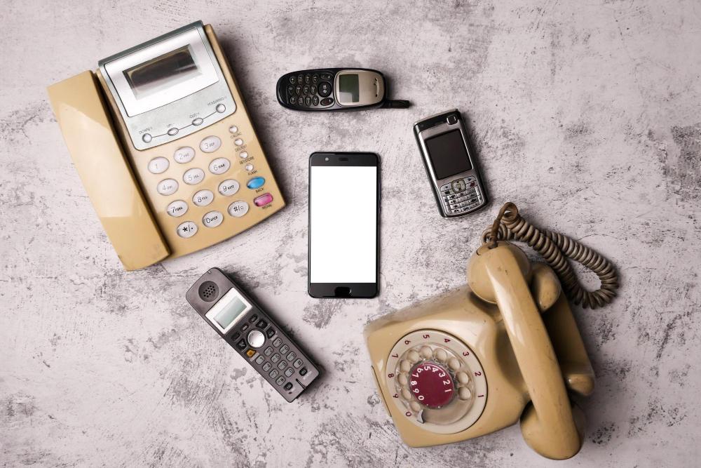 3 Ways to Divert Calls from a Landline to a Mobile